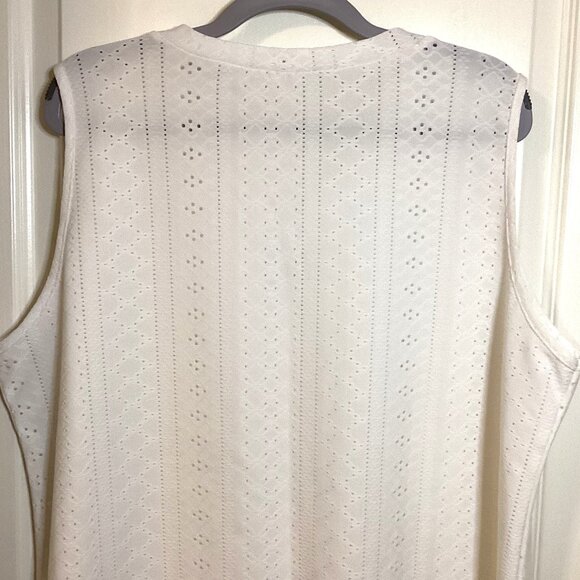 Women's White Sleeveless Top Size 2XL Eyelets Vacation V-Neck - Picture 5 of 6